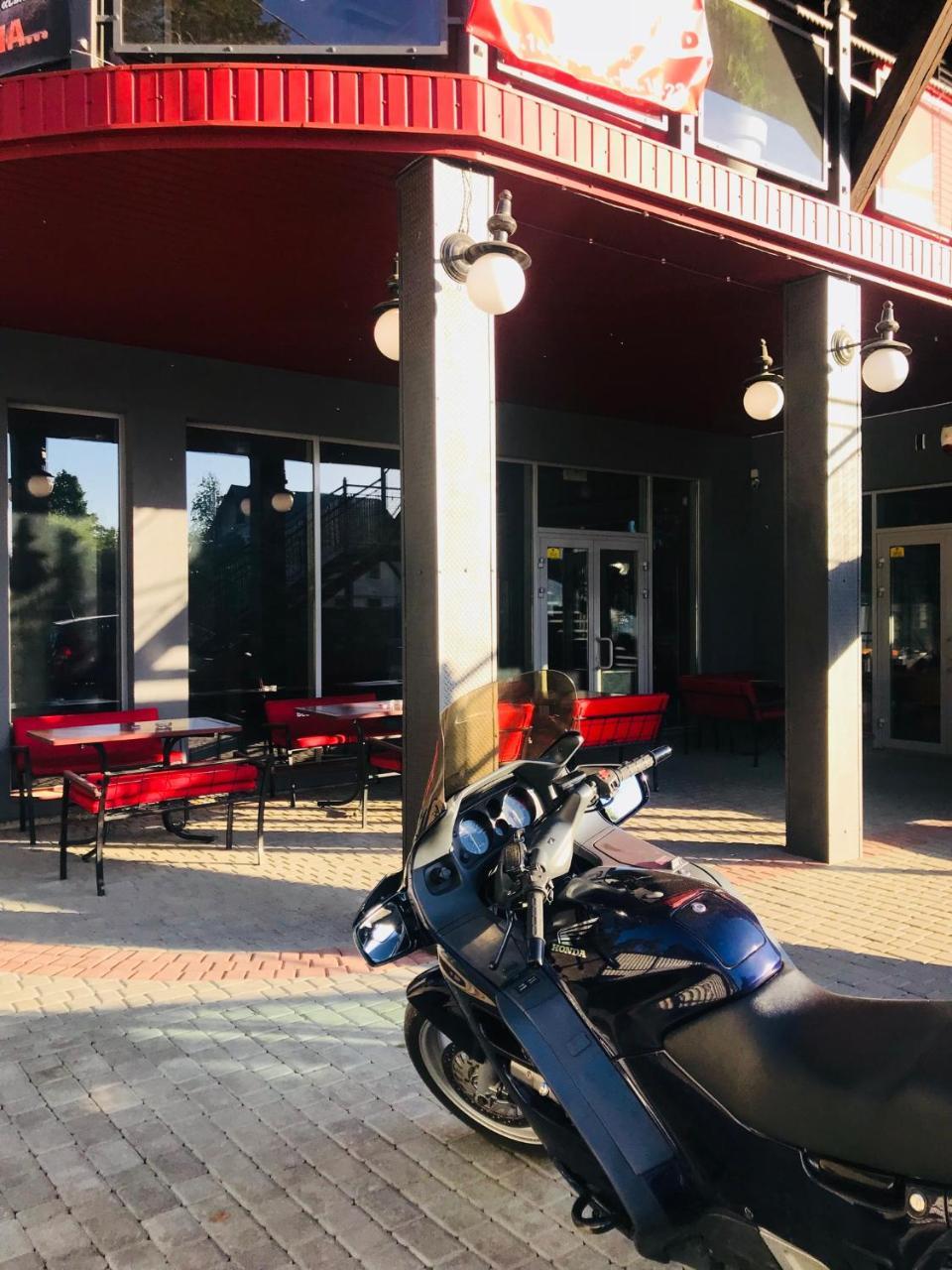 布留霍维奇 Motozona酒店 外观 照片